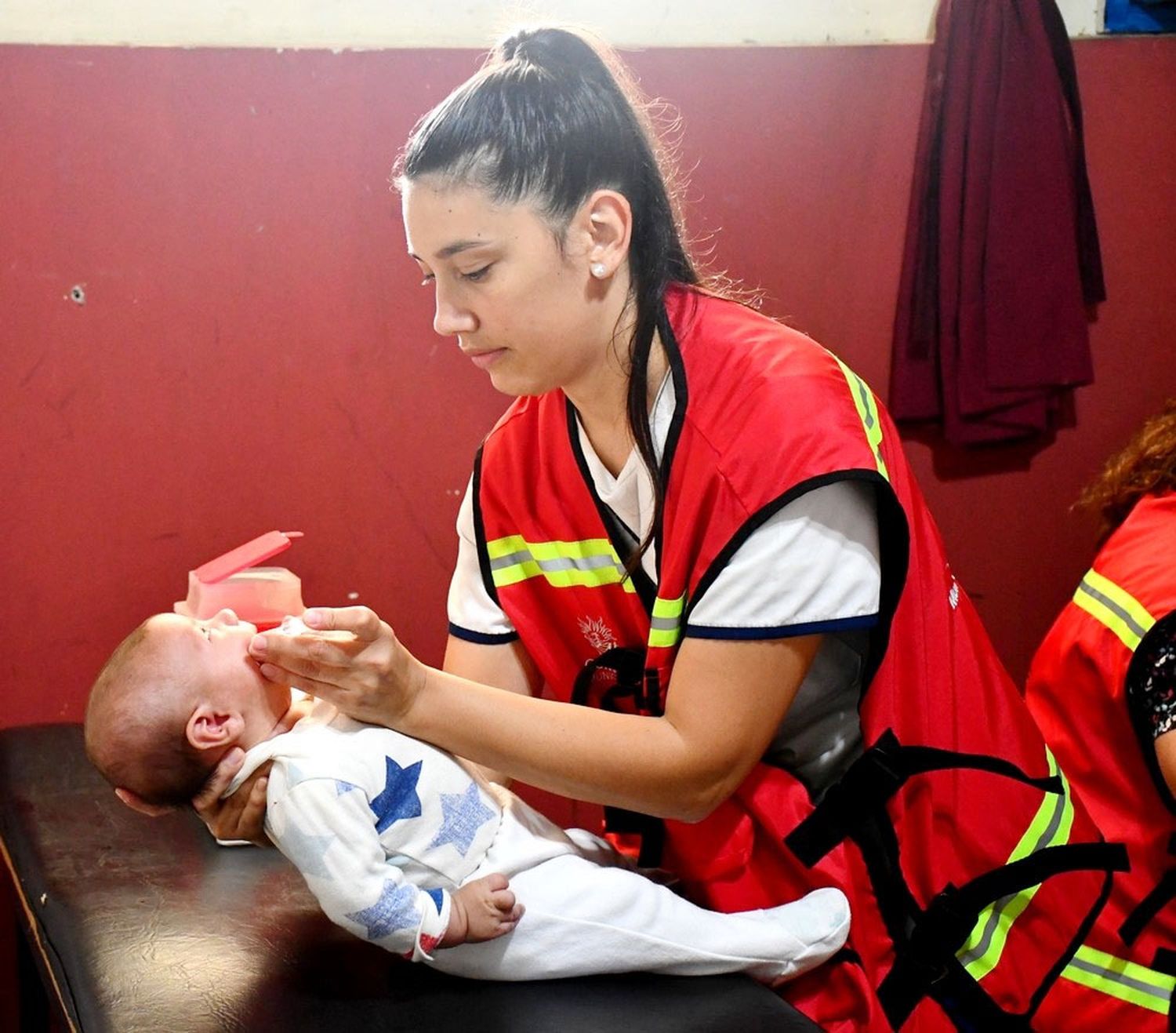 Refuerzan los operativos de salud en los centros de evacuados