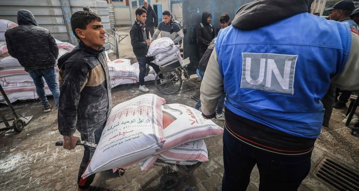 La ONU entiende que no se puede poner en duda a toda una organización, que cuenta con miles de empleados y de voluntarios dedicados a la ayuda humanitaria, por lo que hizo una docena de ellos en supuesta complicidad con Hamás.