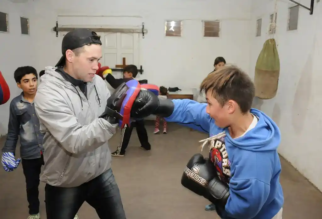 Se presentó la Escuelita de Boxeo de la CTEP del barrio Las Tunitas