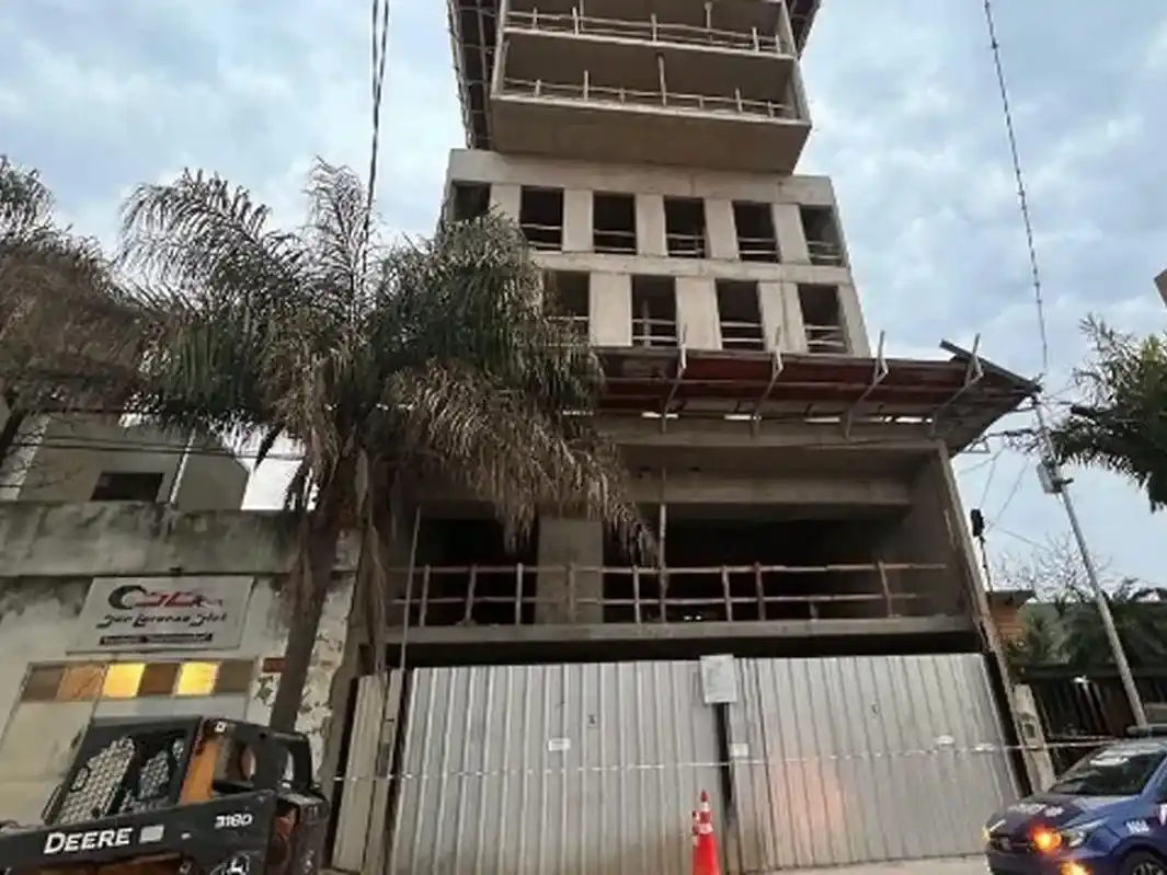 La hipótesis más fuerte apunta a una falla mecánica en los morsetos de sujeción del cableado de acero que sujeta al montacargas. Foto: Gentileza