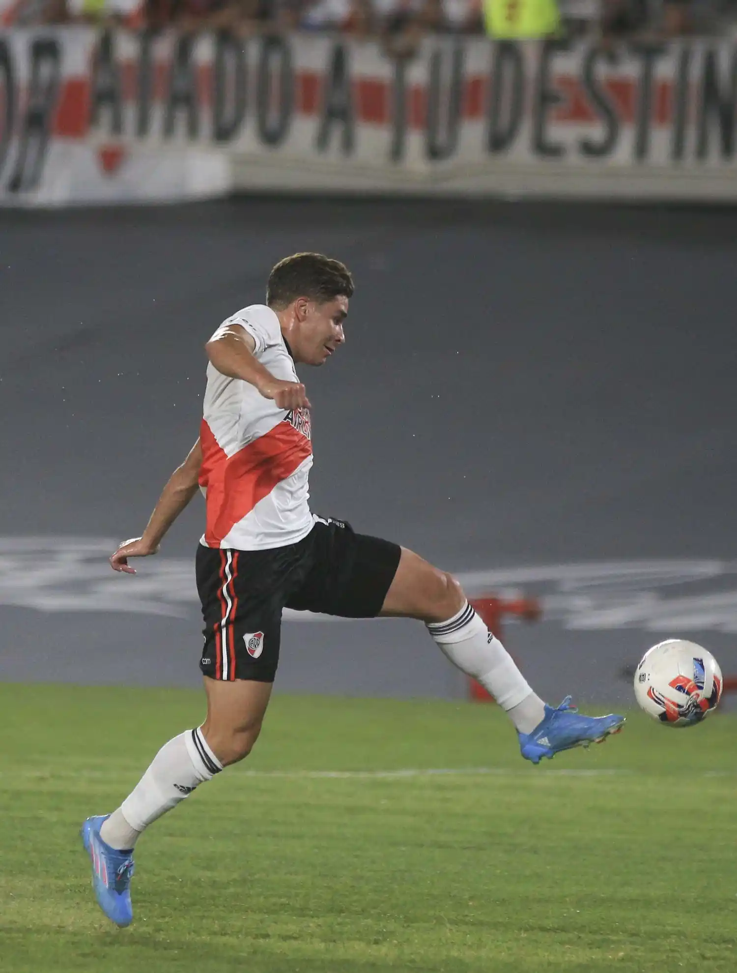Álvarez, promesa de gol en River.