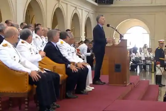 Macri: «Hoy las Fuerzas Armadas están al servicio de la vida democrática»