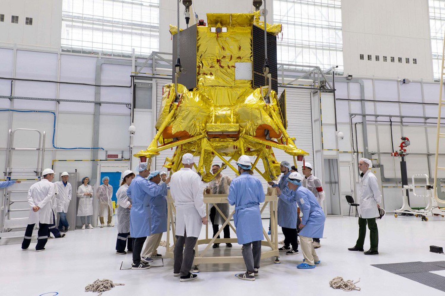 Sonda rusa SE ESTRELLA EN LA LUNA