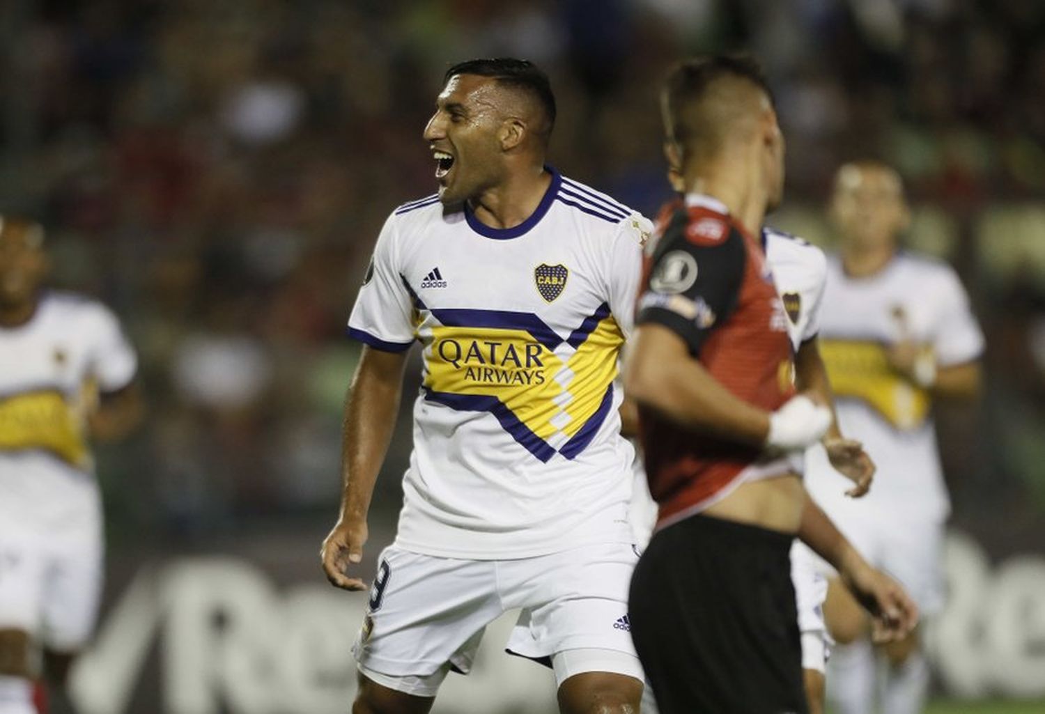 Boca fue superior, pero dejó dos puntos en Caracas