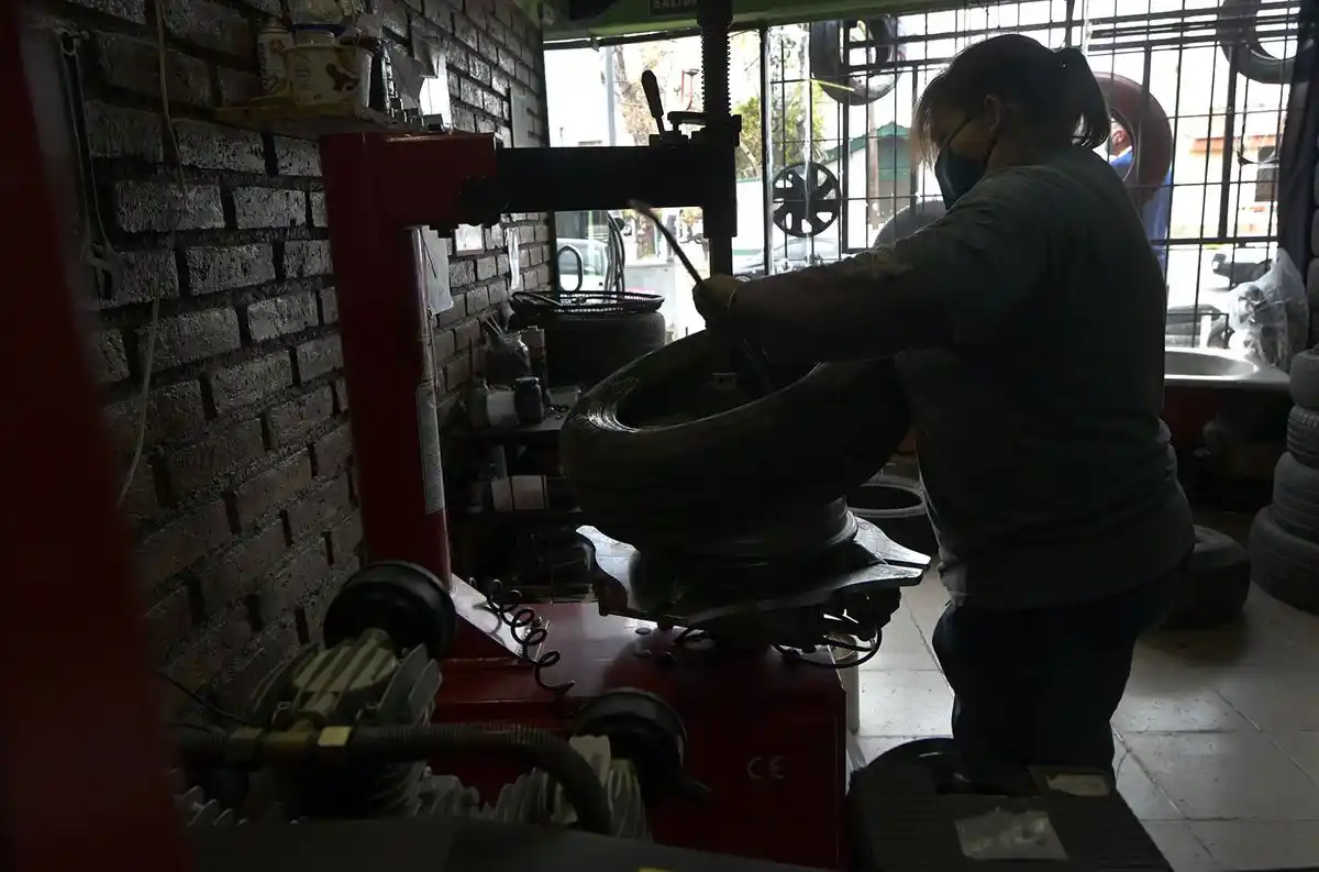 En Córdoba alquilan neumáticos para que usuarios pasen la verificación técnica