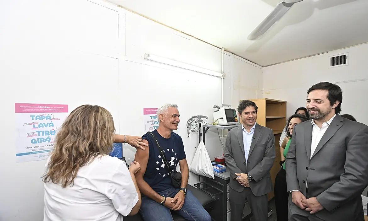 Comenzó la campaña de vacunación contra el dengue: a quiénes le corresponde
