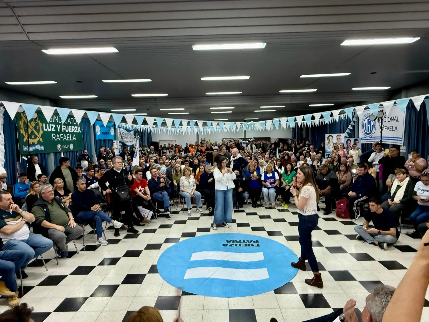 Masiva participación en la Asamblea de Rafaela con la presencia de Caren Tepp y la lista de Fuerza Patria - 2
