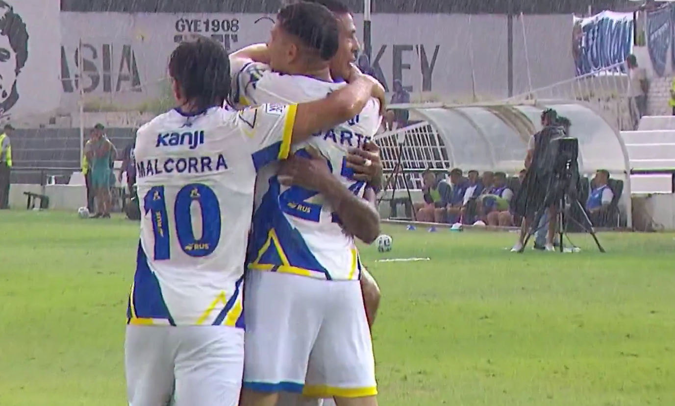 Central goleó a Godoy Cruz por 3 a 0 y arrancó el campeonato con el pie derecho