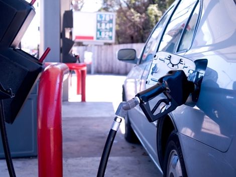 En marzo cayó el consumo de naftas