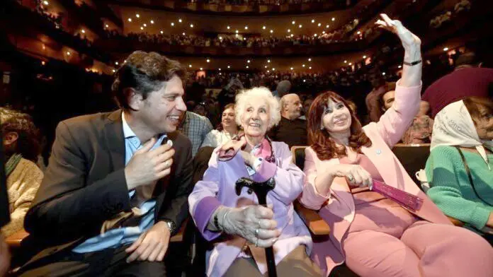 Cristina Fernández junto a Axel Kicillof, esta noche en La Plata. - Gobernación -