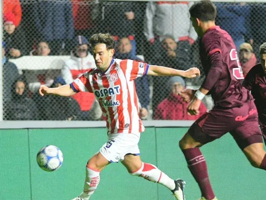 Lucas Menossi, de buen partido en los tres encuentros que lleva como titular en Unión y autor, el jueves, de un lindo gol ante Lanús.Foto: El Litoral