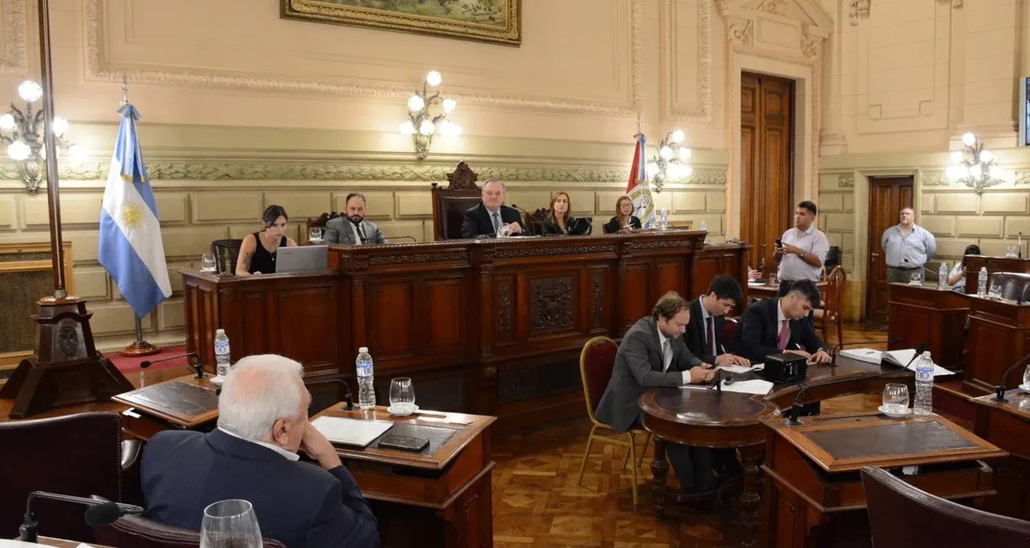 Al finalizar la sesión del jueves, el presidente provisional del Senado, Felipe Michlig, ocupó la Presidencia y dirigió el debate.
