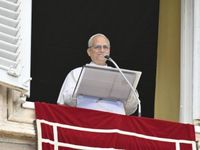 El papa León XIV reclamó a los líderes mundiales por la paz global