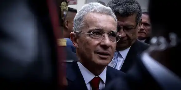 Las reacciones a favor y en contra  ante arresto domiciliario de Álvaro Uribe