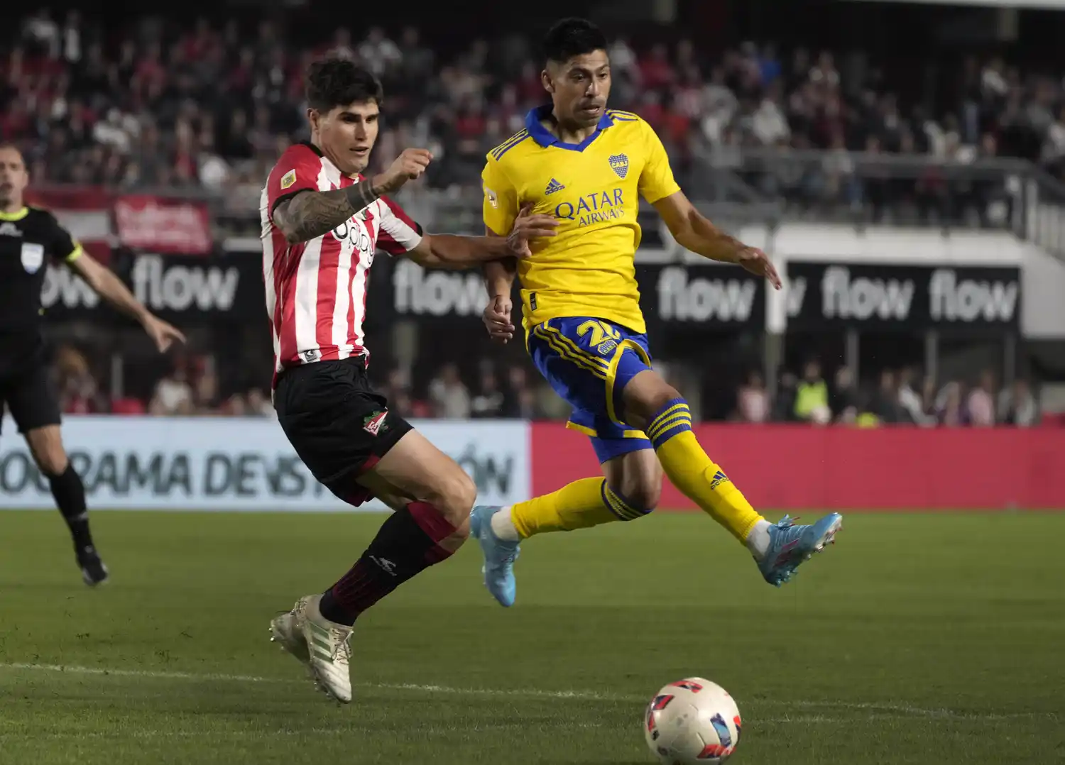 Boca se hizo fuerte en La Plata y mejoró su imagen a tiempo