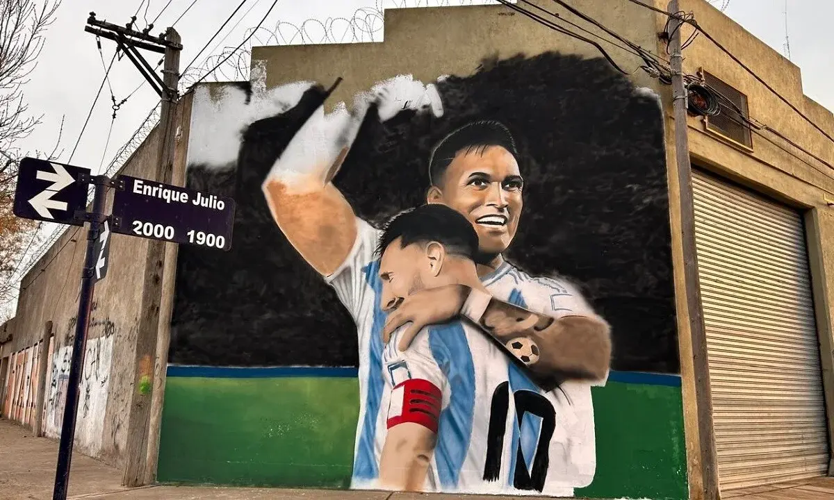 "La gente viene para sacar fotos, paran autos", contaron.