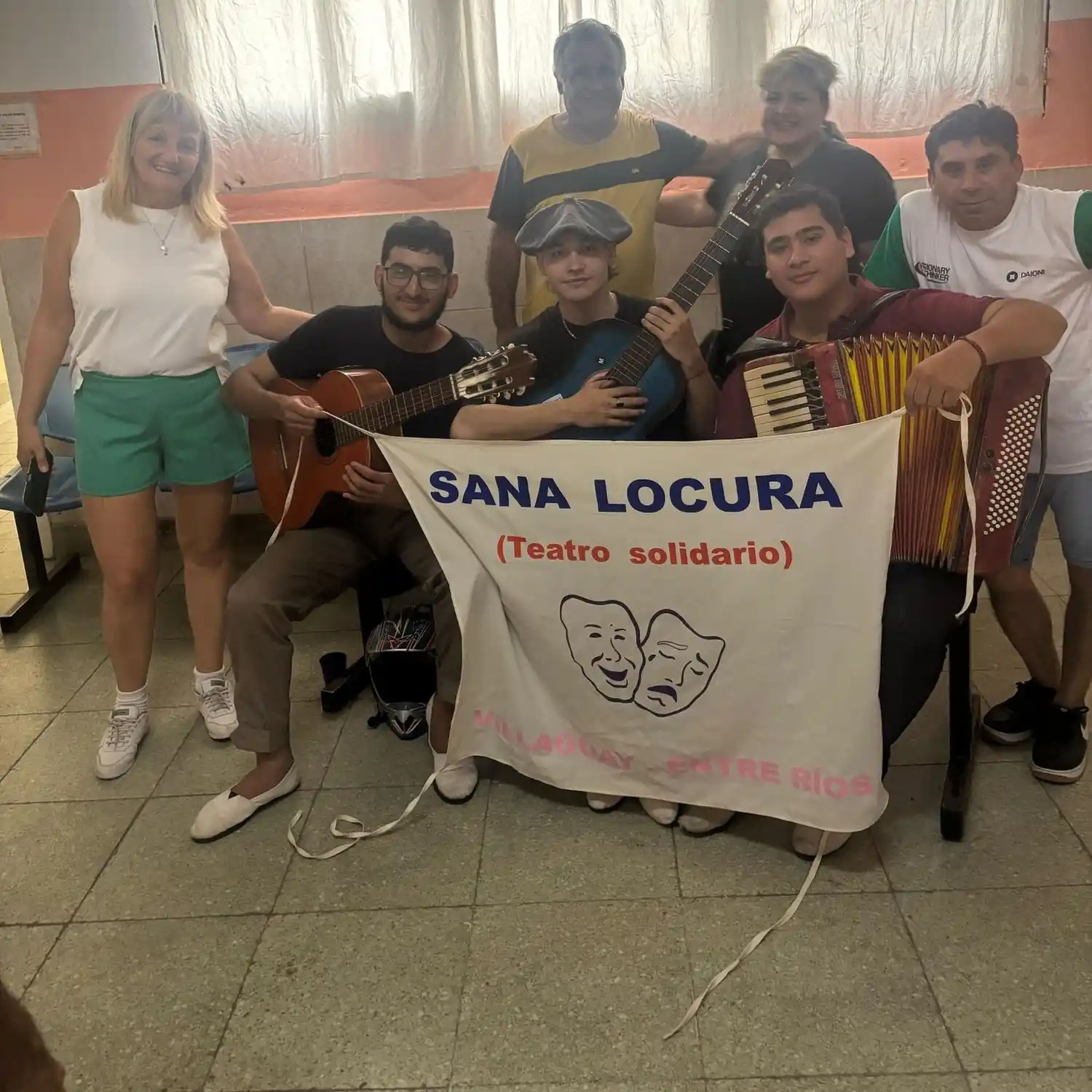 Sana Locura llevó su alegría y solidaridad a hogares de ancianos