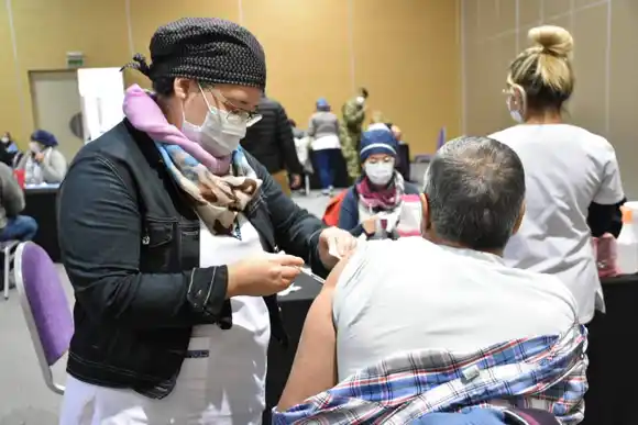 Jornada de vacunación para docentes: sólo deben asistir quienes fueron citados