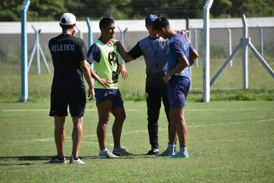 Atlético entrena y busca reemplazo para Pugliese