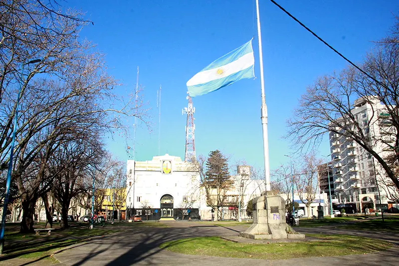 Bandera a media asta