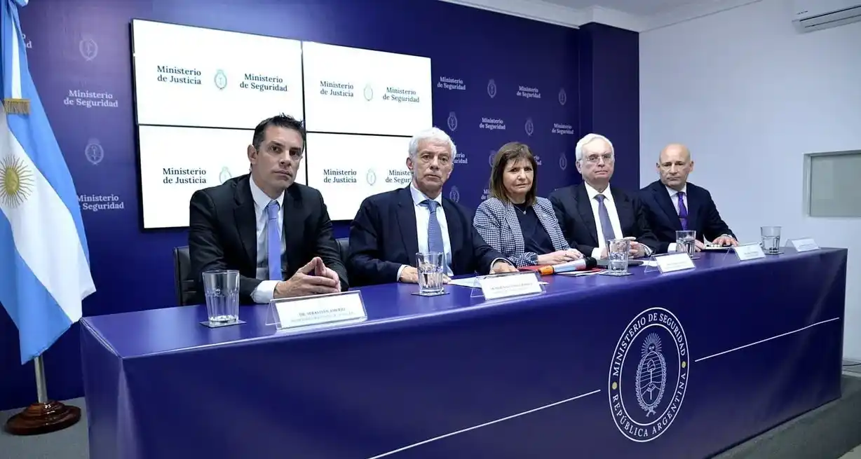 Los ministros de Seguridad y Justicia, Patricia Bullrich y Mariano Cúneo Libarona, encabezaron la presentación del proyecto del nuevo Régimen Penal Juvenil, que el Gobierno Nacional enviará al Congreso. Foto: NA.