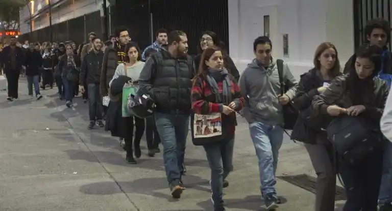 Según el Indec, la desocupación bajó al 8,3% en el tercer trimestre