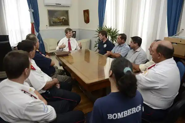 Bahl recibió a integrantes de la Federación Entrerriana de Bomberos Voluntarios