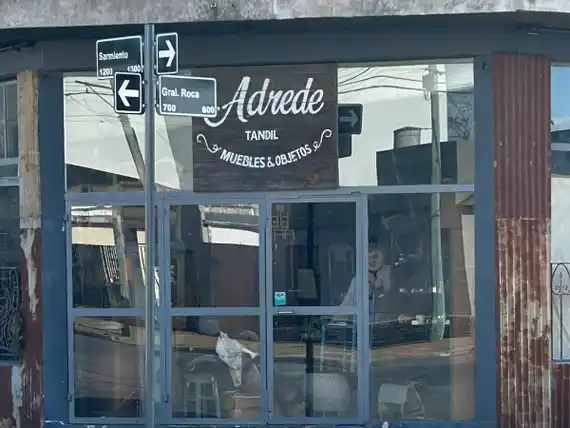 Casa Adrede realiza una liquidación única de antigüedades a precios de feria