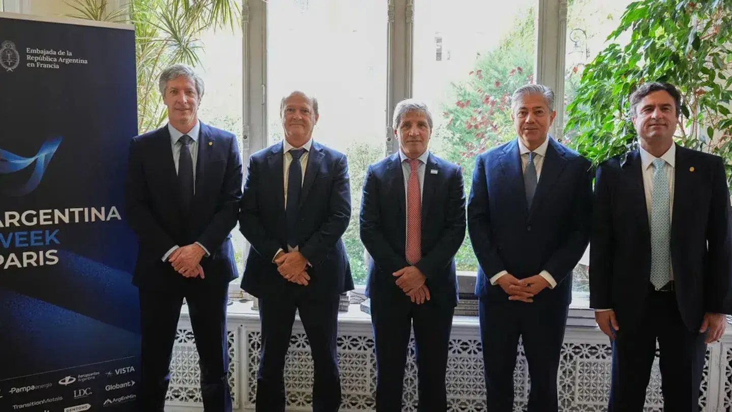 Desde París, Luis Caputo anunció la aprobación de un nuevo RIGI por US$12.500 millones en Vaca Muerta
