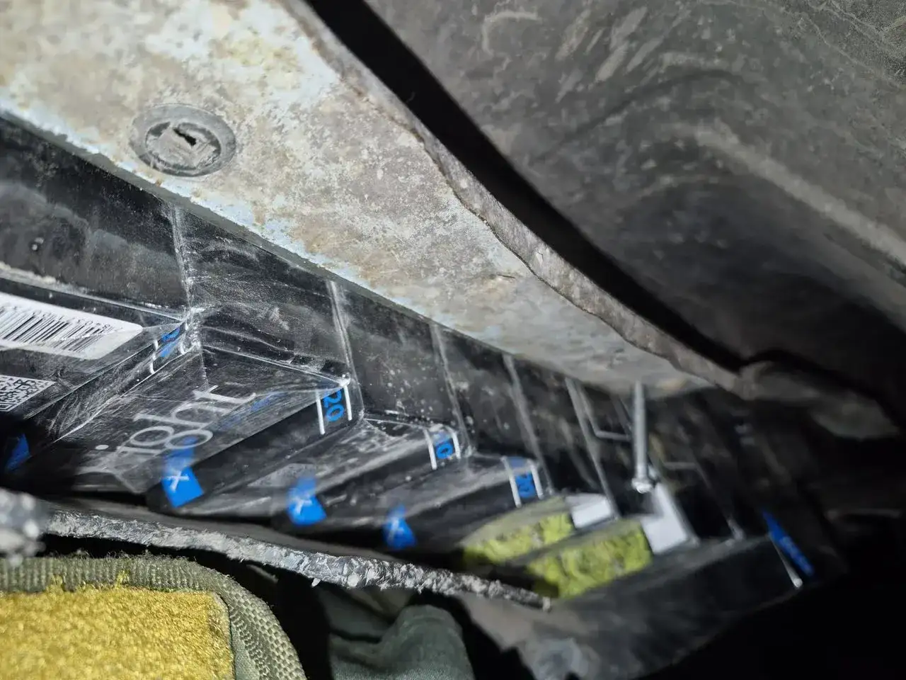 Gendarmería incautó cigarrillos de contrabando ocultos en un vehículo - 1