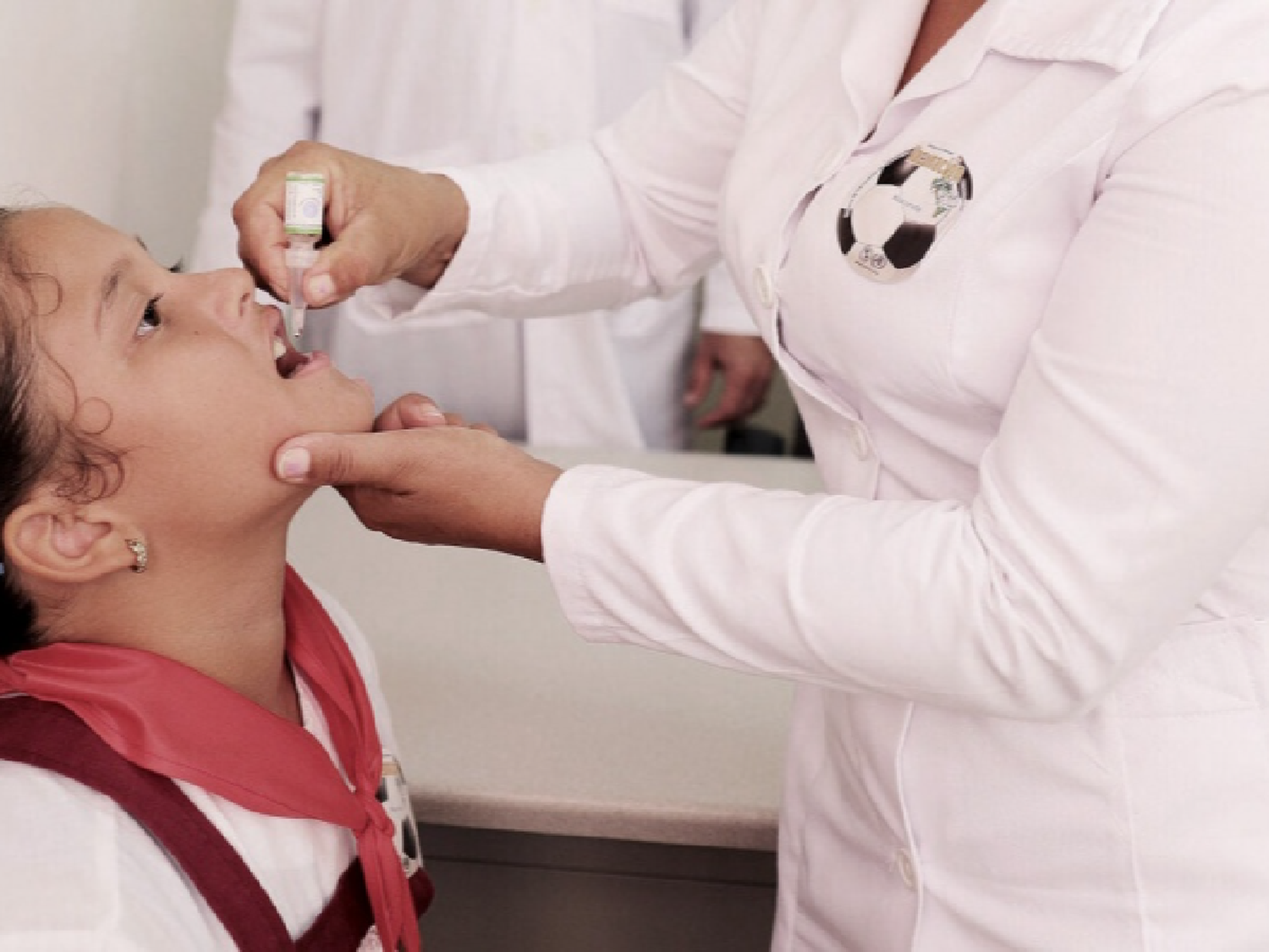La "polio", un mal recuerdo que podría volver