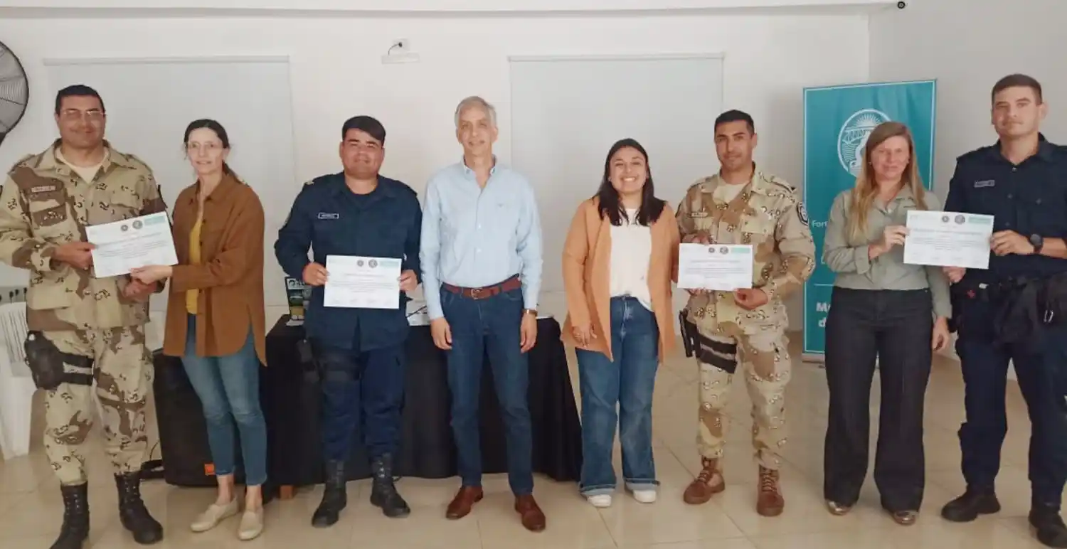 Capacitan a personal policial en control y fiscalización de buenas prácticas fitosanitarias