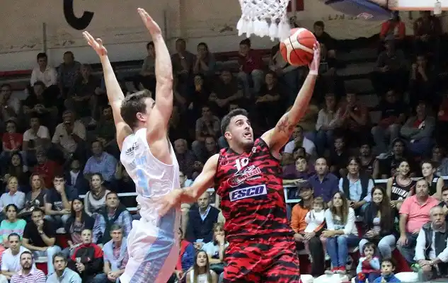 A todo o nada: Central define la serie en el José María Bértora