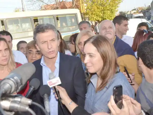Elecciones 2015: Macri y Vidal de campaña con vecinos de Sarandí