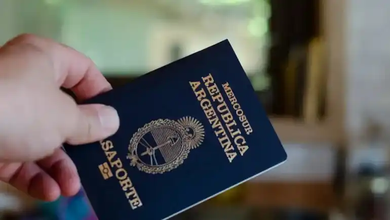 El RENAPER alertó sobre un lote de pasaportes argentinos que presentan defectos en su tinta de seguridad.