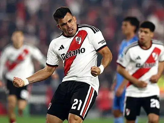 Acuña pide un lugar entre los titulares.