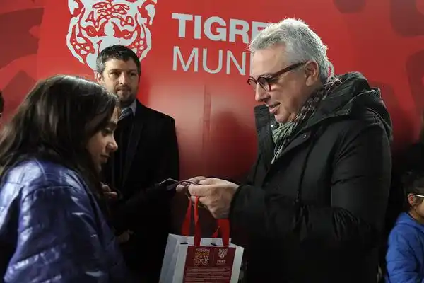 Tigre entregó anteojos a alumnos de cinco escuelas del distrito