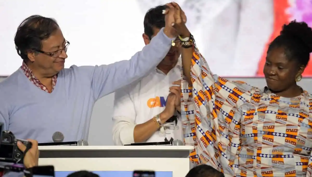 PETRO INCUMPLE a su vice Francia Márquez y a las feministas que lo apoyaron