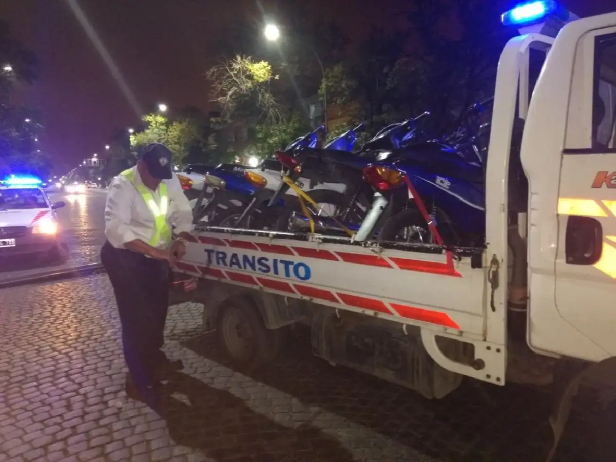 Controles en la madrugada: secuestran 30 motos por falta de casco, papeles y chapa patente 