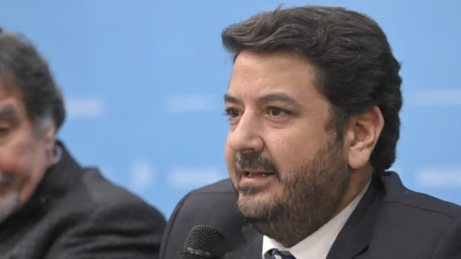 Mena denunció una "persecución política" contra Cristina.