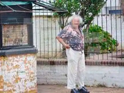 “El abusador de perros” sigue en la plaza y genera temor en los vecinos