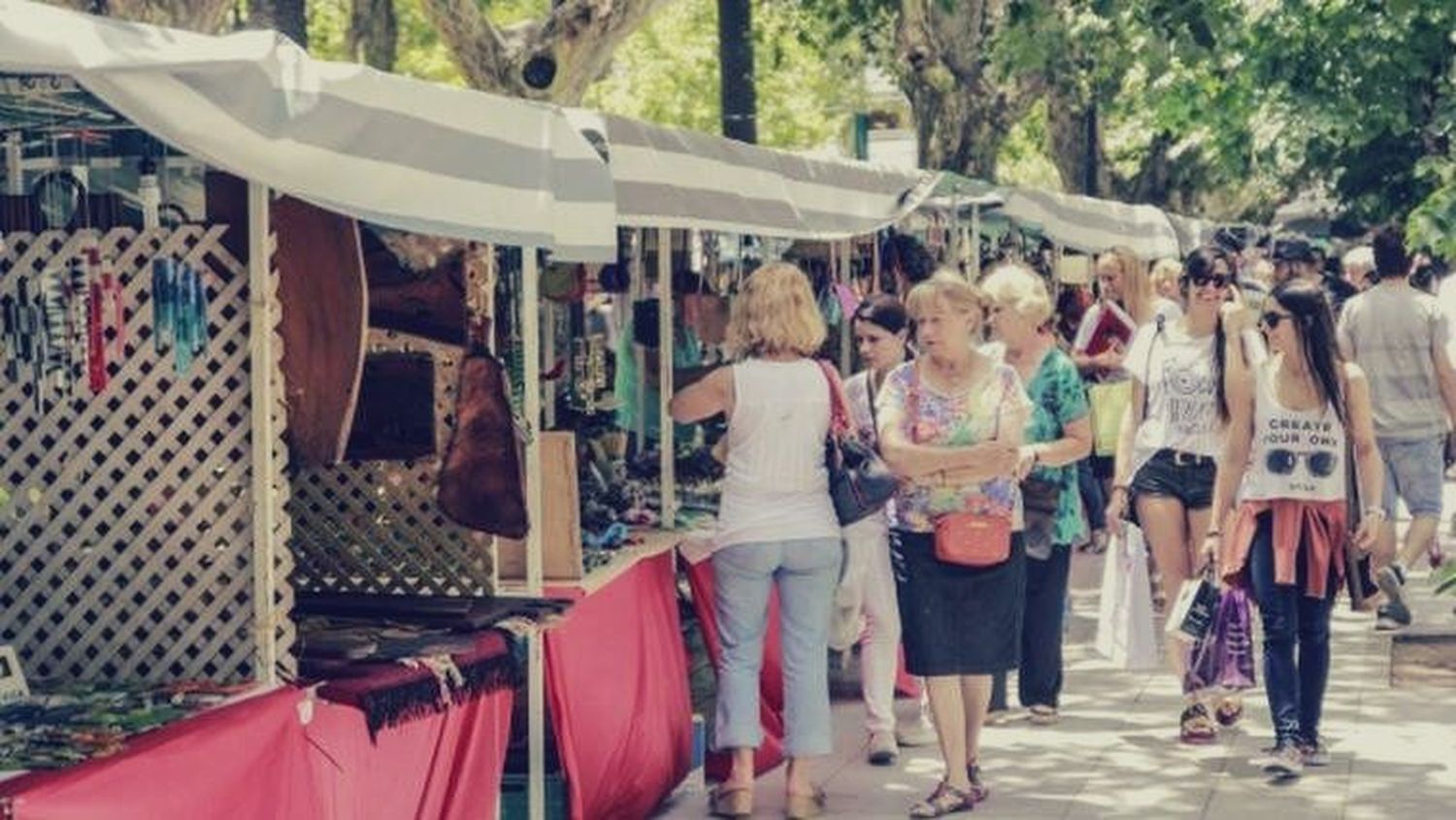 Comienza la tercera edición de la Feria Artesanal de invierno