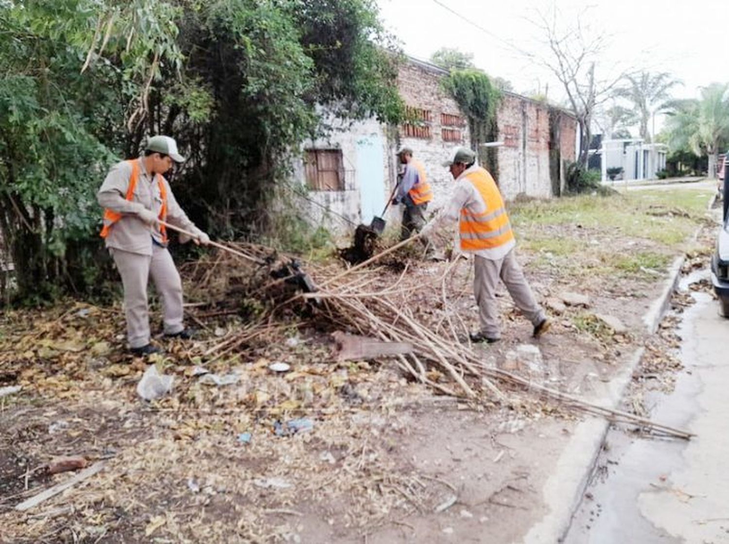 Intensifican trabajos de limpieza en distintos barrios de la ciudad