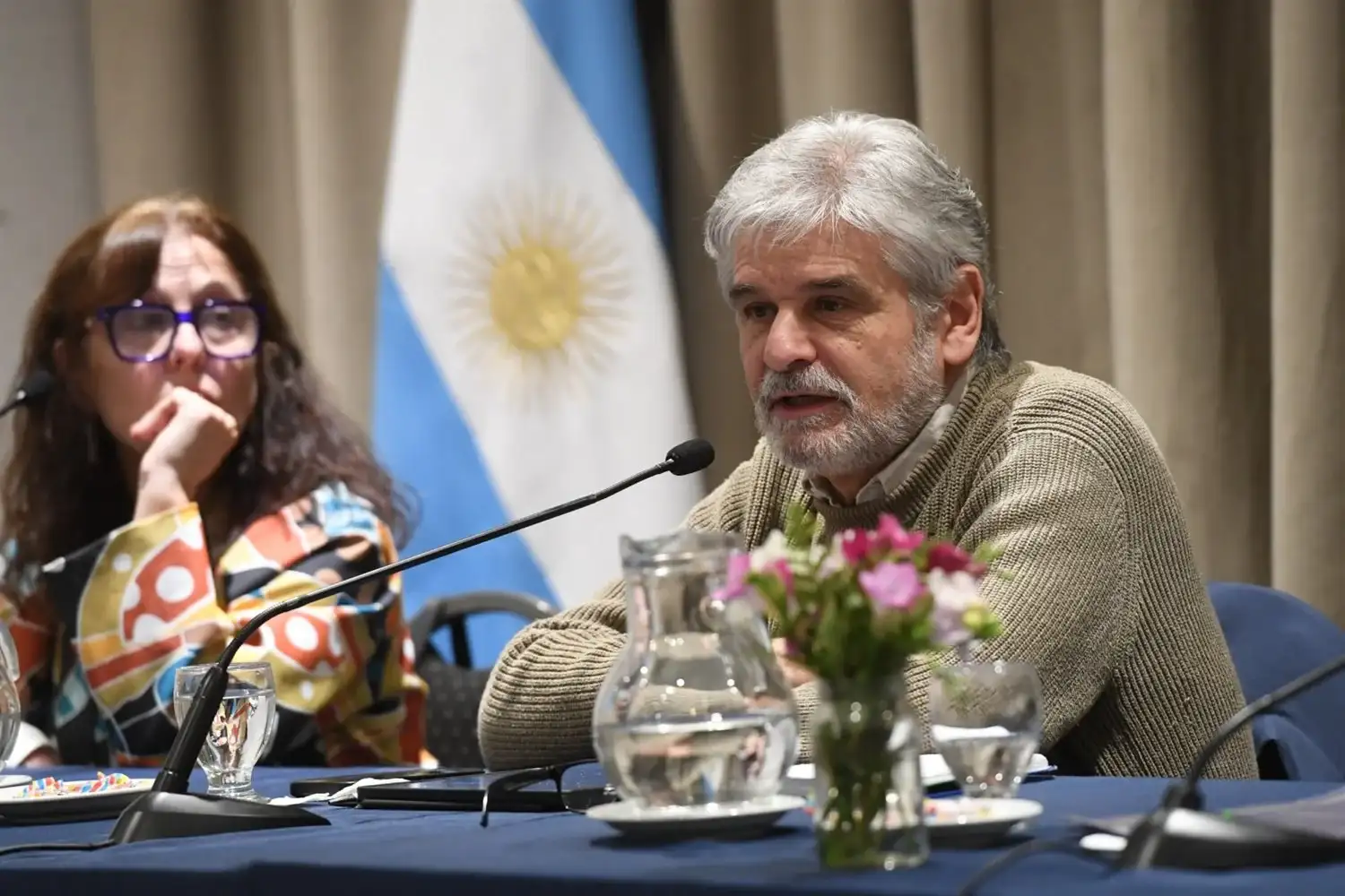 A 20 años de la Ley de ESI, el Senado bonaerense debatió los nuevos desafíos de las redes y la inteligencia artificial - 1