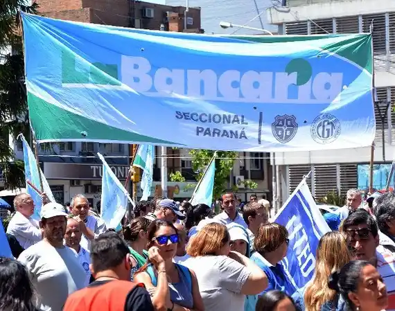 Los bancarios anunciaron un paro para este viernes y afectará a tres entidades