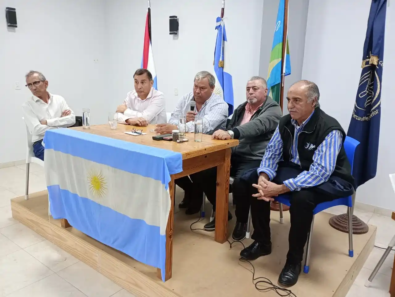 Se realizó una charla con ex combatientes en el Centro de Empleados de Comercio