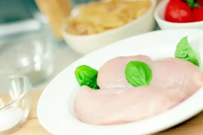 La carne de pollo es un alimento saludable  con bajo contenido de grasas