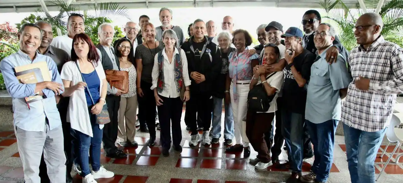 PIDEN A TAREK WILLIAM SAAB “regularizar” difusión del reguetón