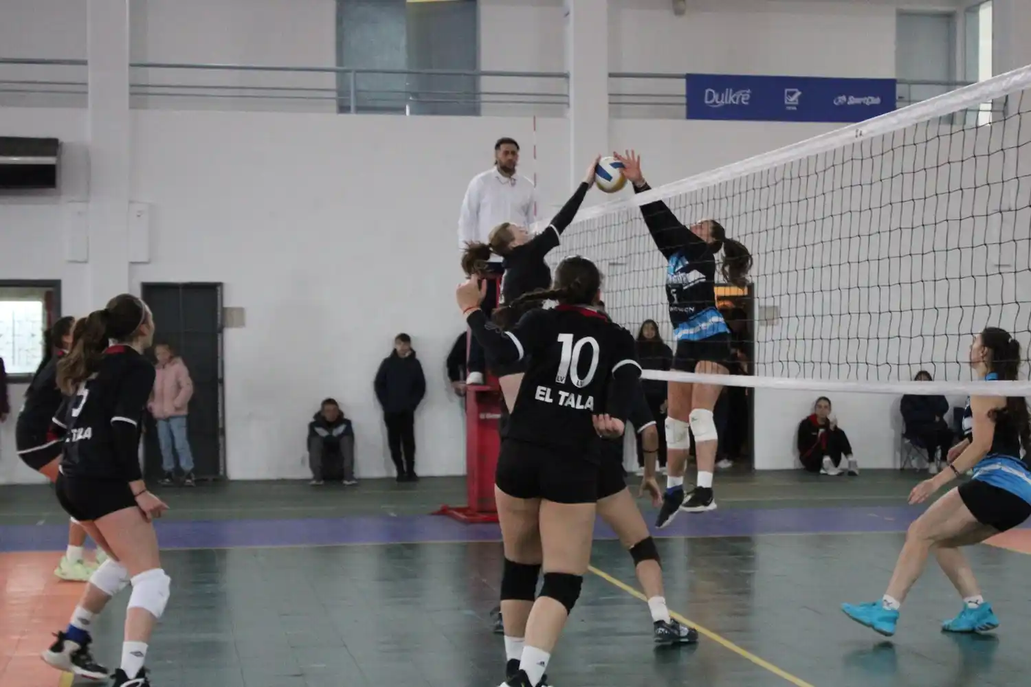 Las chicas sufrieron y gozaron