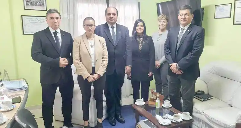 Fiscales de Paraguay se reunieron con 
autoridades de la Justicia Provincial y Federal